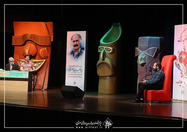پرونده:در حلقه رندان.jpg
