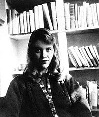 پرونده:Sylviaplath1957.jpg