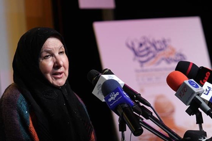 تنها دبیر زن