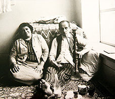 محمد دانشور (پدربزرگ) و شایسته جوادی(مادربزرگ)، کرمانشاه، ۱۳۴۵